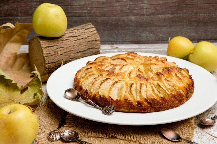 Яблочный кекс в печи: 15 быстрых и вкусных рецептов