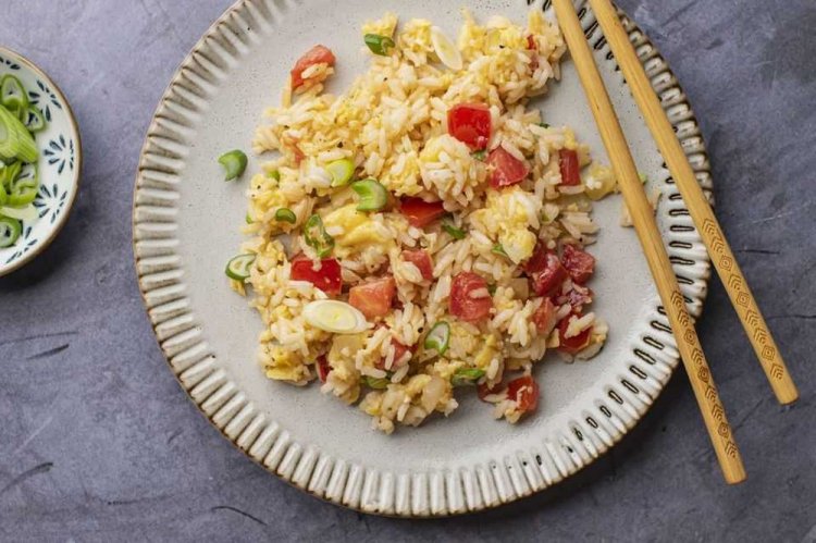 Обжаренный рис с яйцом: 12 аппетитных рецептов на любой вкус