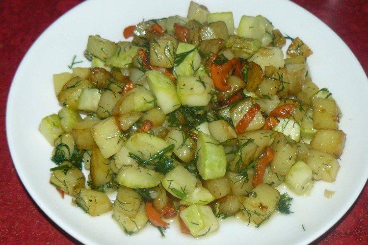 Как готовить молодую картошку - 20 рецептов самых вкусных блюд