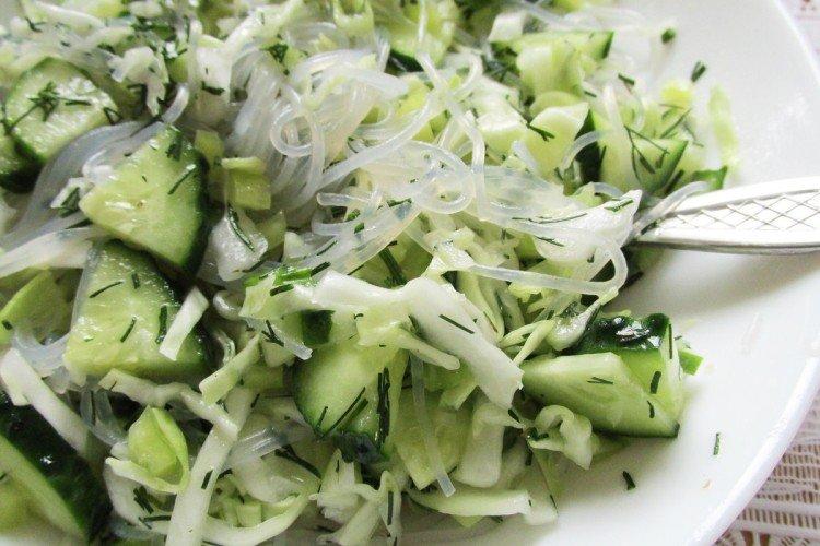 20 салатов с фунчозой, которые точно стоит приготовить