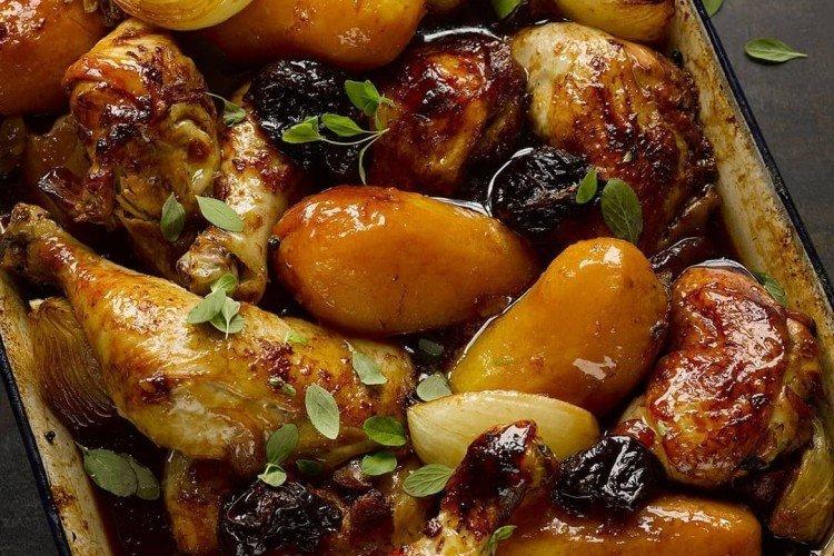 Изысканные рецепты курицы с картошкой в духовке