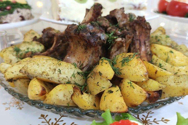 Свиные рёбрышки с картошкой в духовке - 12 быстрых и вкусных рецептов