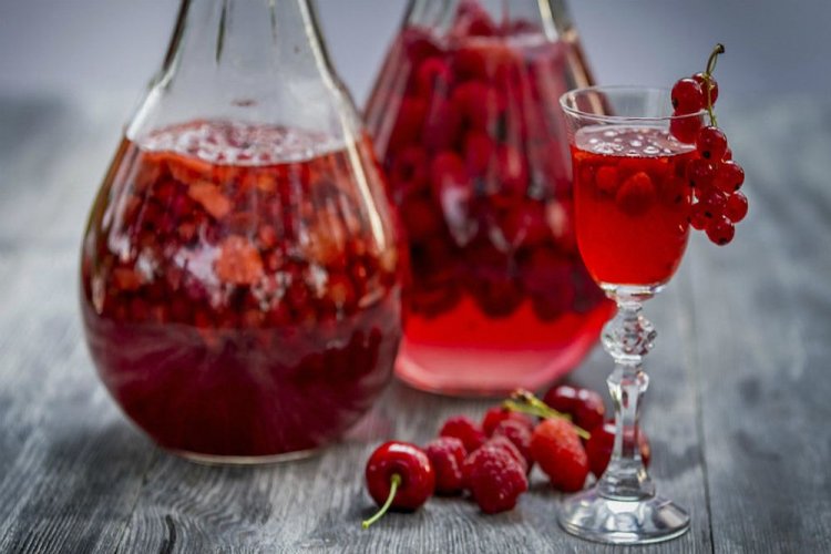 20 способов приготовить вино из красной смородины