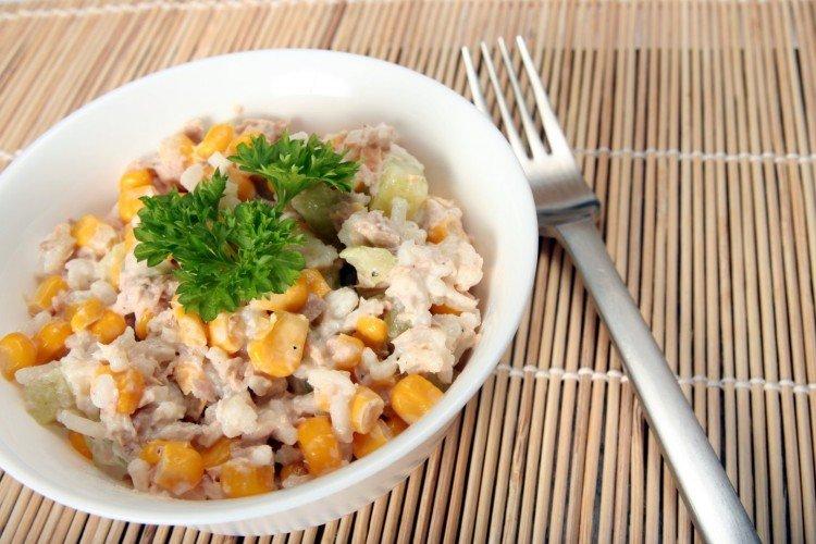 Овощной салат с консервированным тунцом - 12 аппетитных рецептов приготовления