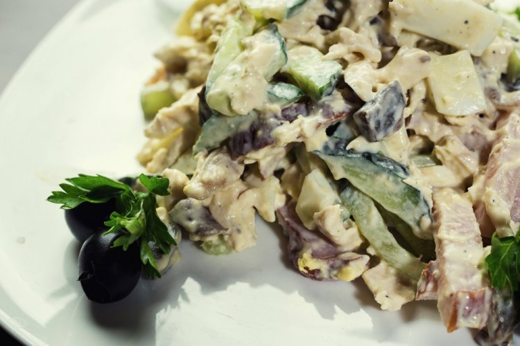20 салатов с маслинами, которые сможет приготовить каждый