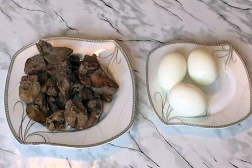 Салат с цыплячьей печенью - 10 восхитительных рецептов пошагово (с фото)