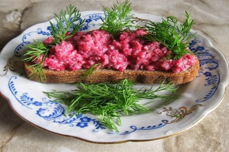 20 закусок из сельди, которые придутся по вкусу каждому