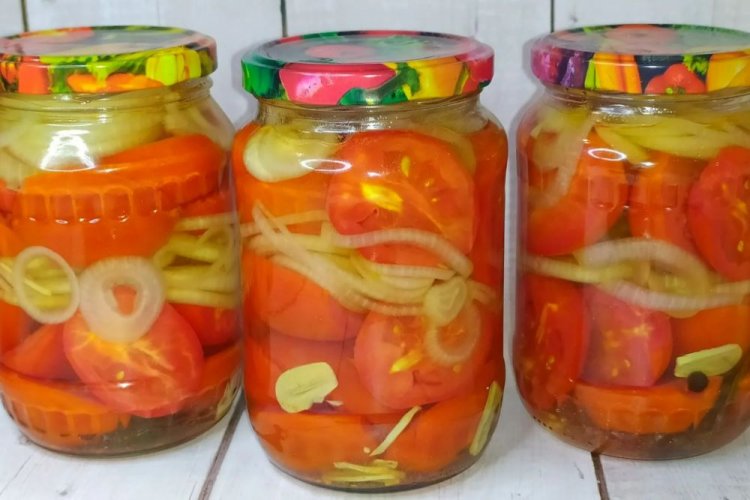 20 простых способов приготовить помидоры дольками на зиму