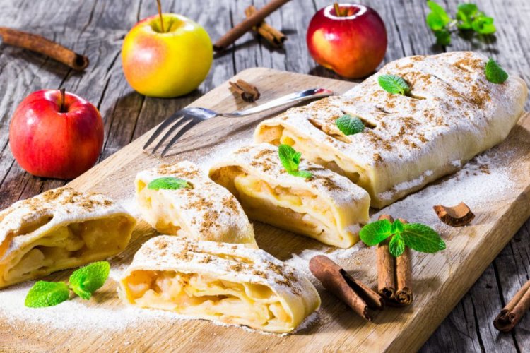 20 вкусных рецептов штруделя с яблоками из слоеного теста