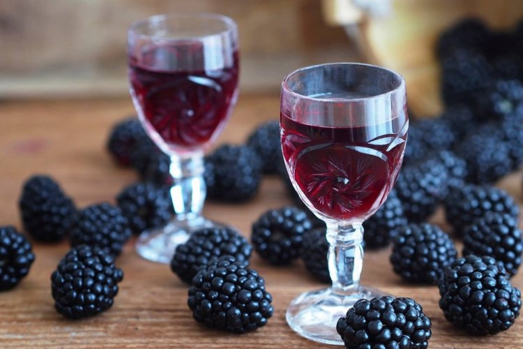8 легких рецептов, как приготовить вино из ежевики