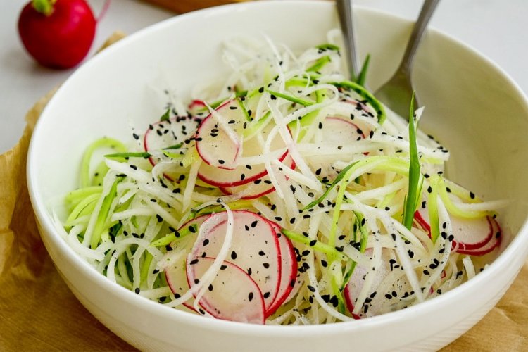 20 салатов из свежих кабачков, которые разнообразят твой рацион
