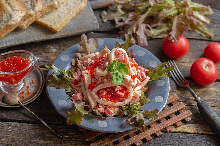 Салат «Красное море» с крабовыми палочками - 10 лучших рецептов (пошагово)