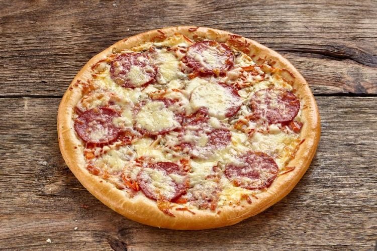 20 рецептов пиццы с колбасой, от которых вы будете в восторге