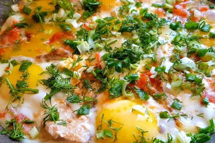 20 превосходных рецептов яичницы с окороком
