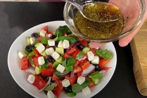 Греческий салат - 5 вкусных классических рецептов (пошагово)