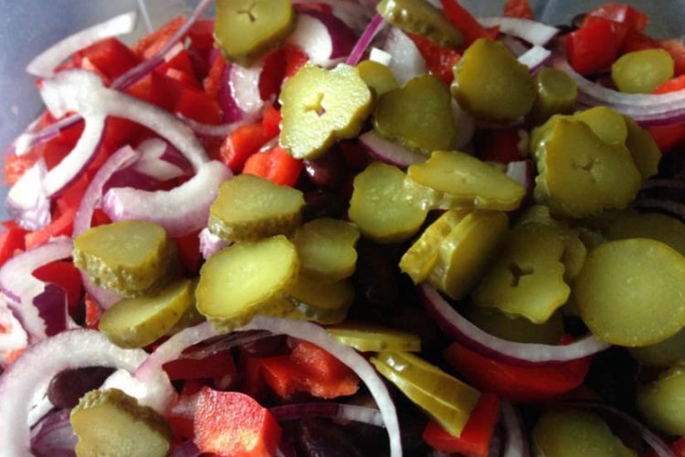 20 салатов с маринованными огурцами, которые всегда получаются вкусными