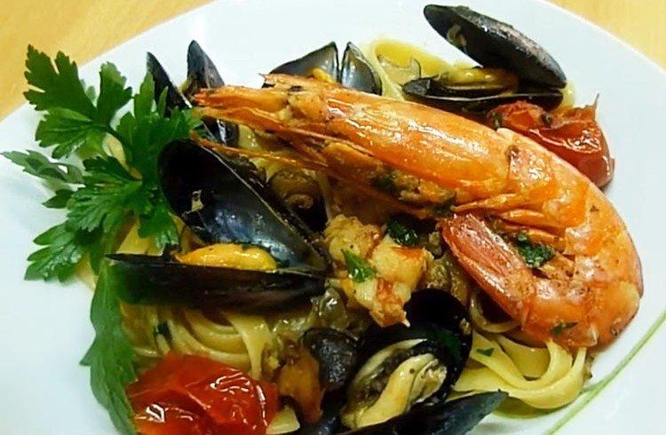 Лапша с морепродуктами - 10 вкусных рецептов пошагово (с фото)