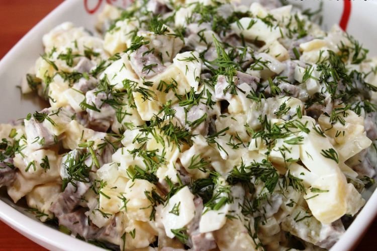 20 салатов из черной редьки, которые точно стоит приготовить