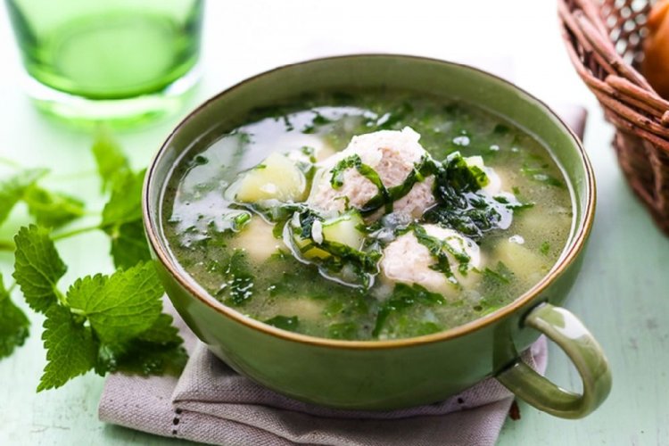 20 супов из крапивы, которые сможет приготовить каждый