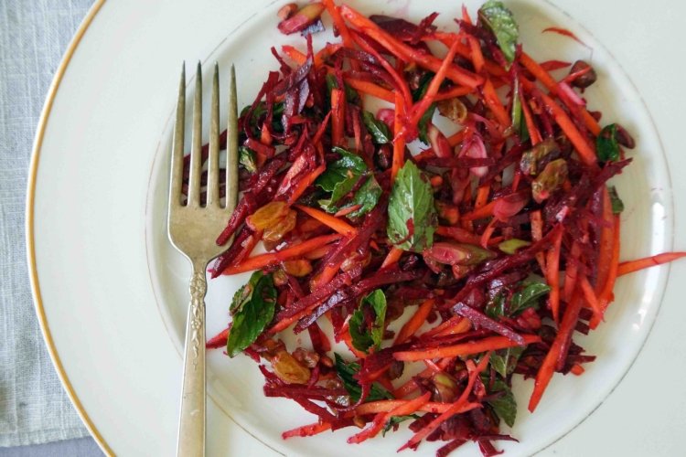 20 салатов из необработанной красной свеклы, которые разнообразят ваше меню