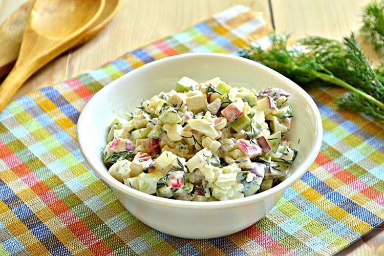 Салат с крабовыми палочками и рисом - 15 вкусных рецептов