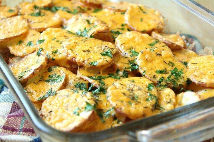 Картофель по-сельски в духовке - 10 простых и быстрых рецептов