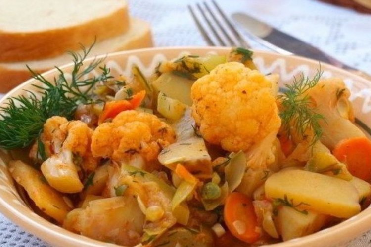 Овощное рагу с кабачками и картошкой: 12 легких рецептов