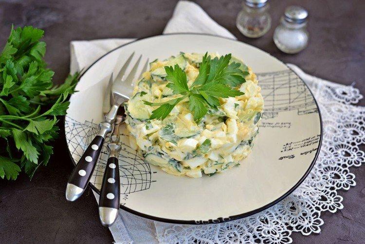 20 простых салатов из яиц и огурцов
