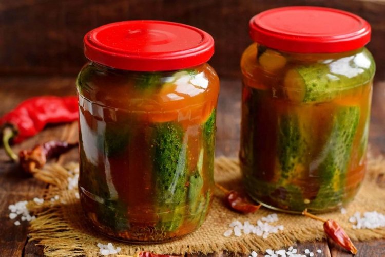 Маринованные огурцы с томатным соусом на зиму: 20 быстрых и аппетитных идей