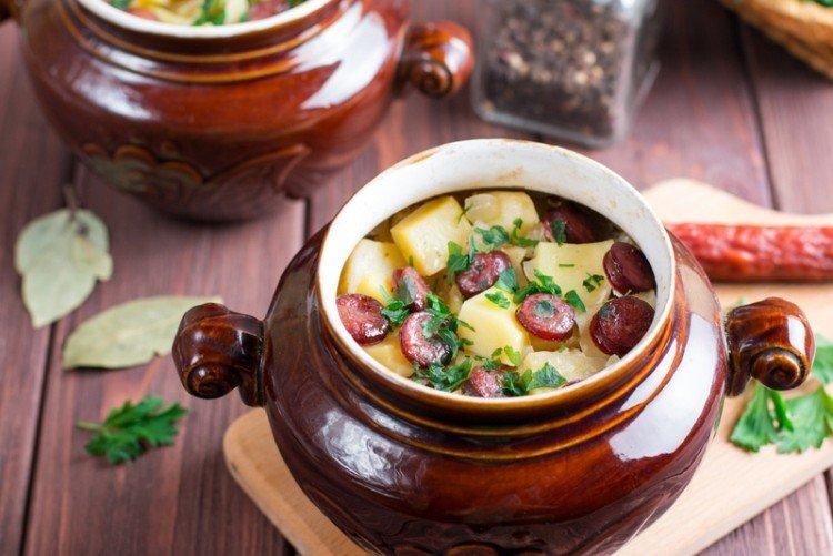 Мясо в горшочках с картофелем - 15 самых вкусных рецептов (пошагово)