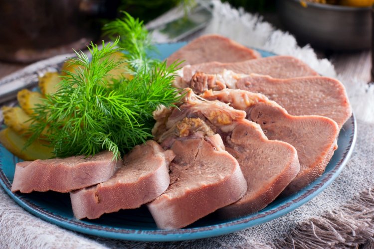 Как готовить свиной язык: 20 отличных рецептов