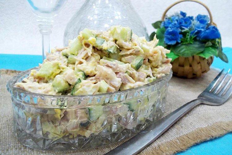 20 аппетитных салатов с огурцами для всей семьи