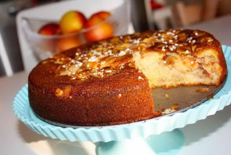 Яблочный пирог в духовке: 15 быстрых и вкусных рецептов