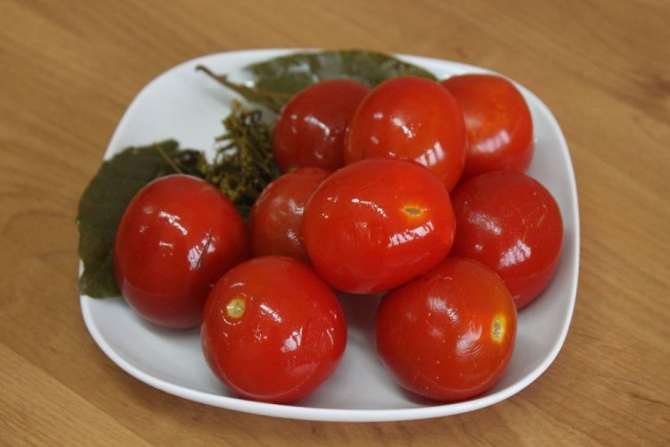 20 рецептов бочковых помидоров, которые сможет приготовить каждый