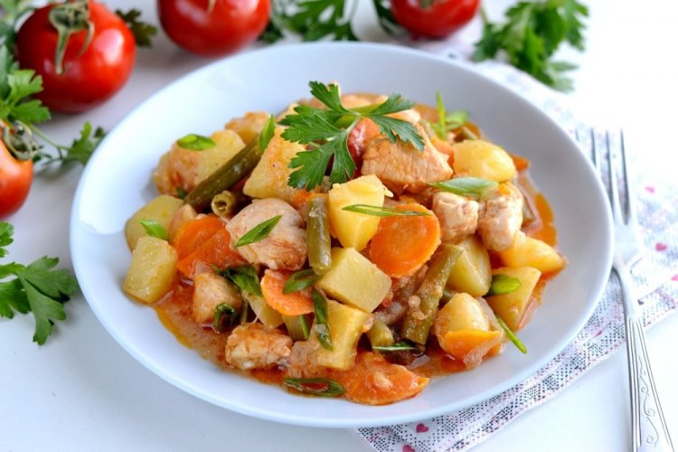 Овощное рагу с кабачками и картошкой: 12 легких рецептов