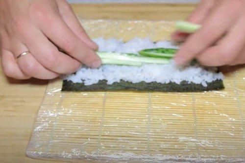 Суши в домашних условиях - 8 пошаговых рецептов приготовления (фото)