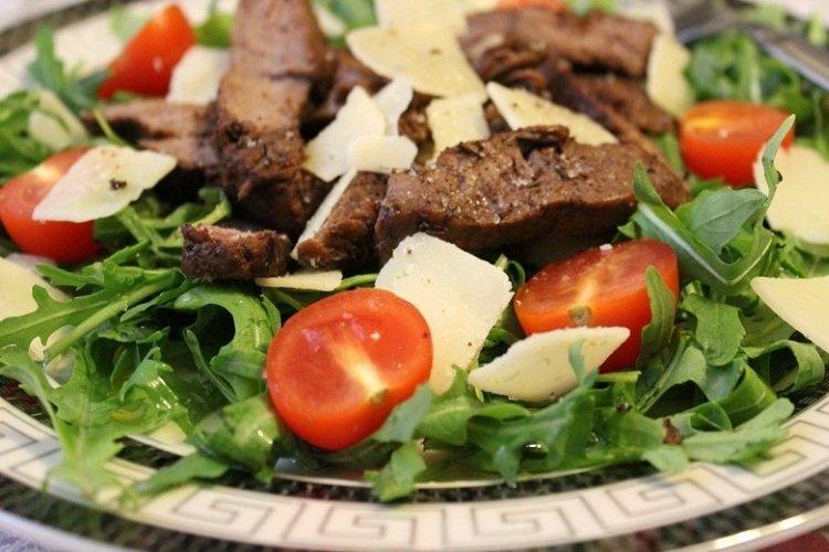 20 салатов с говядиной, которые понравятся всей семье