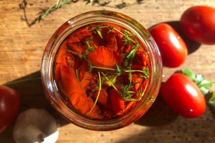 20 вкусных закусок из помидоров на зиму