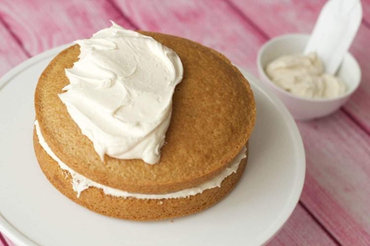 Крем для бисквитного торта - 15 лучших рецептов (пошагово)