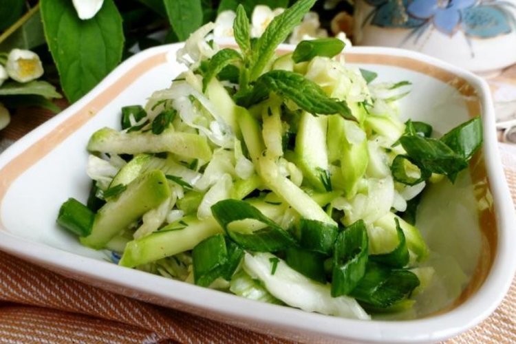 20 салатов из свежих кабачков, которые разнообразят твой рацион