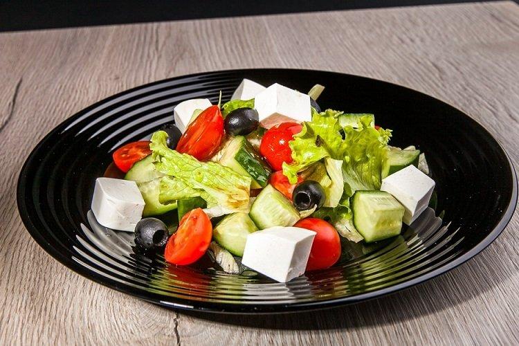 20 рецептов греческого салата, которые понравятся каждому