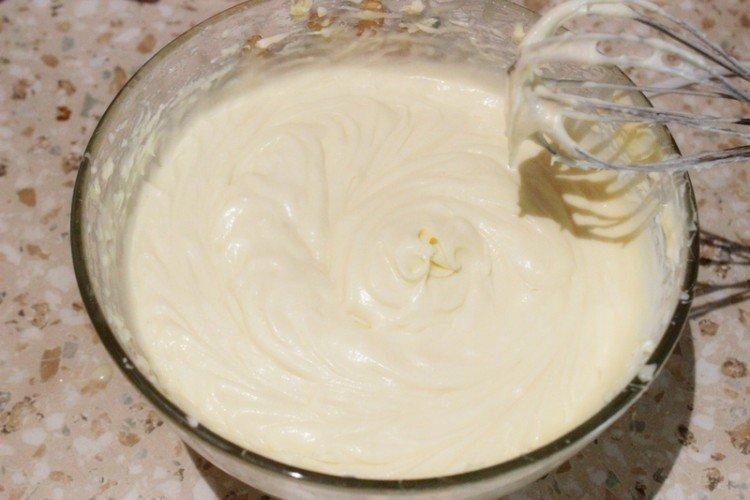Крем для бисквитного торта - 15 самых вкусных рецептов (пошагово)