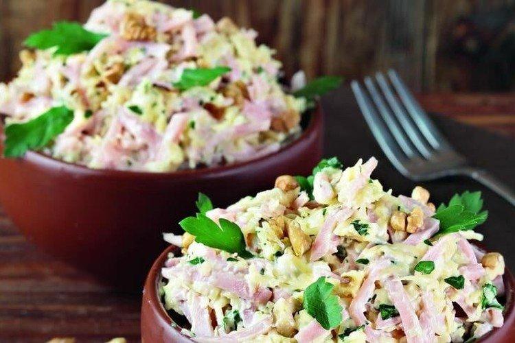 20 салатов с грецкими орехами, которые украсят любой стол