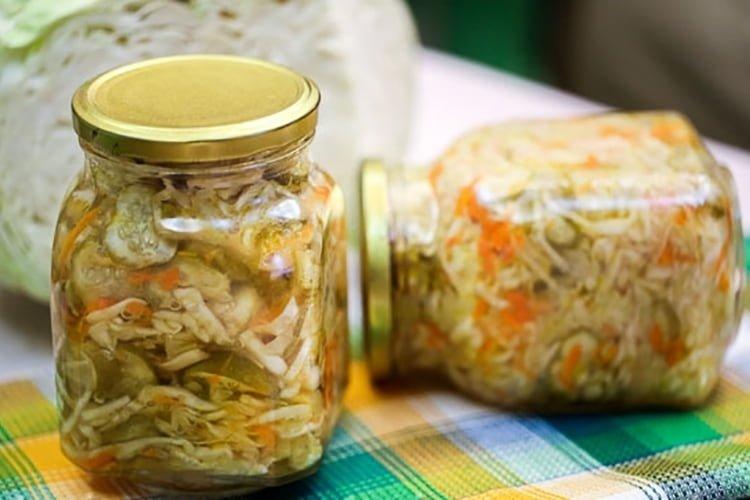 20 простых салатов из огурцов на зиму