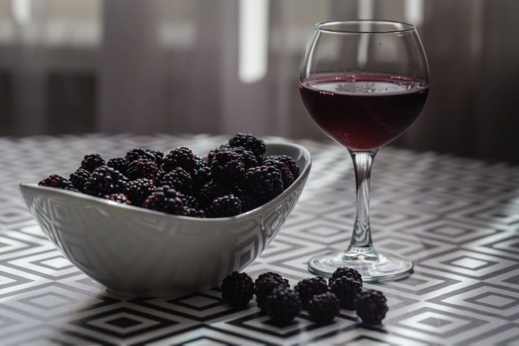 8 простых рецептов приготовления вина из черники