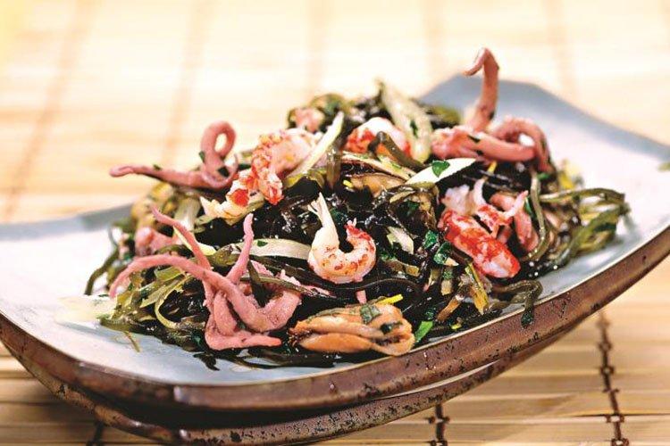 Салаты из морской капусты - 15 простых и очень вкусных рецептов