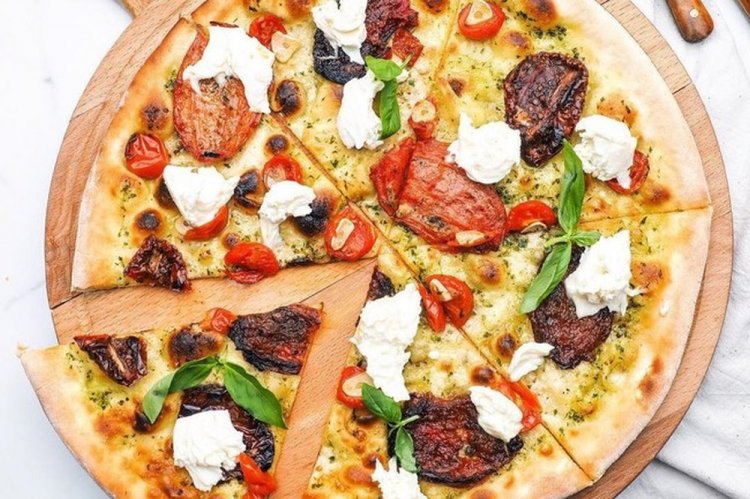 20 прекрасных рецептов пиццы с моцареллой