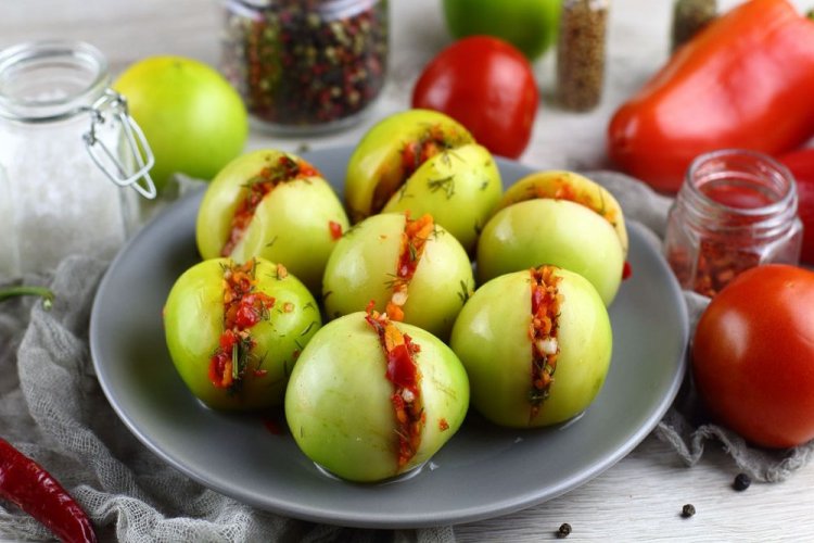 20 рецептов бочковых помидоров, которые сможет приготовить каждый
