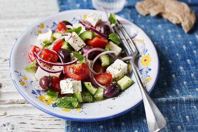 20 рецептов салата по-гречески, которые понравятся каждому