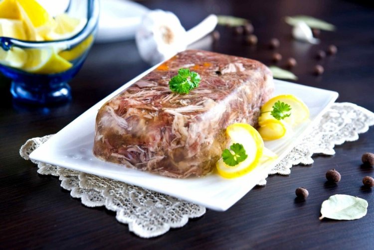 5 бесподобных рецептов, как приготовить холодец из свиных ножек